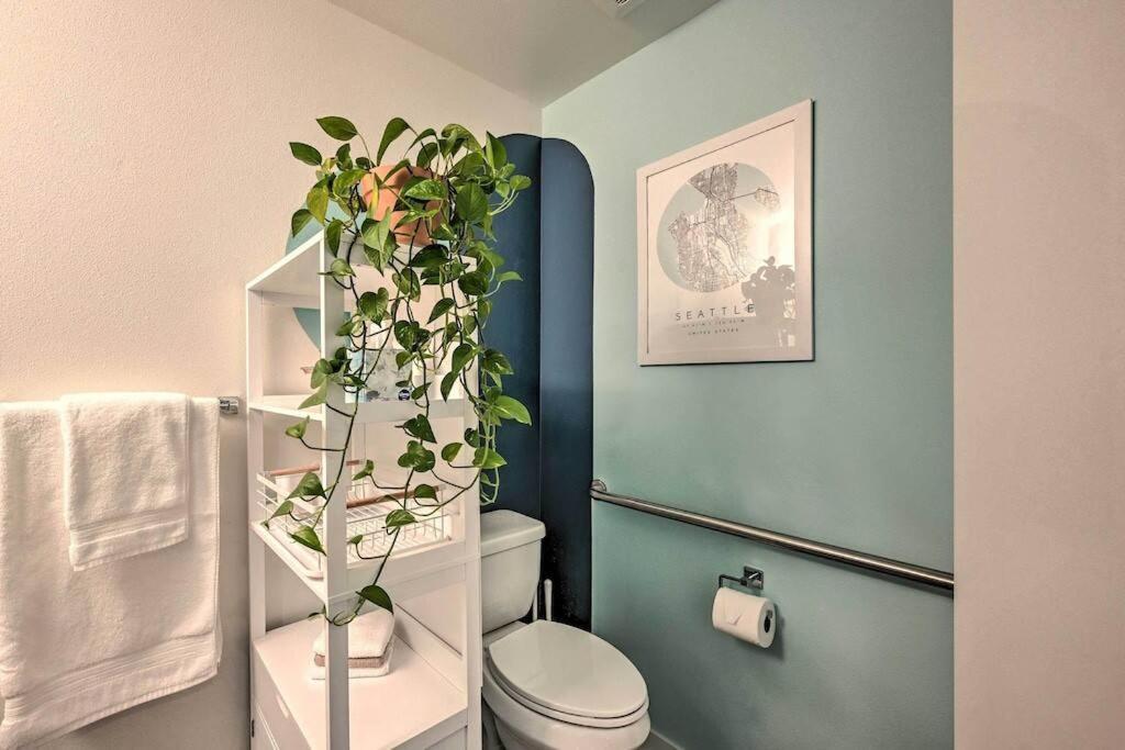 Stylish Ballard Studio 15 Mins From Space Needle سياتل المظهر الخارجي الصورة